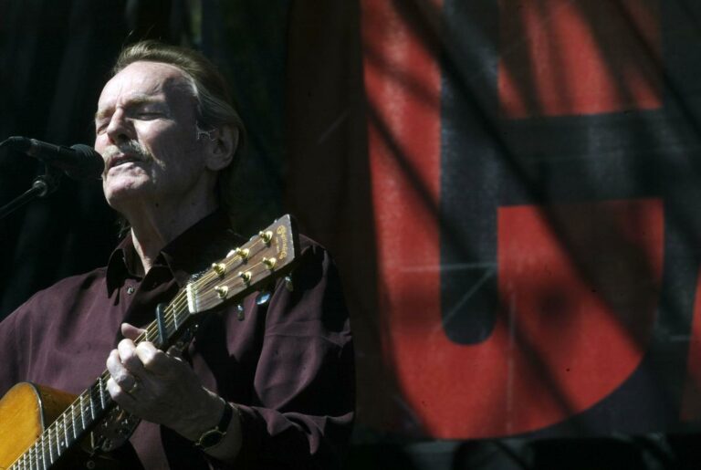 'An everlasting motivation': Tributes gather for famous folk icon Gordon Lightfoot